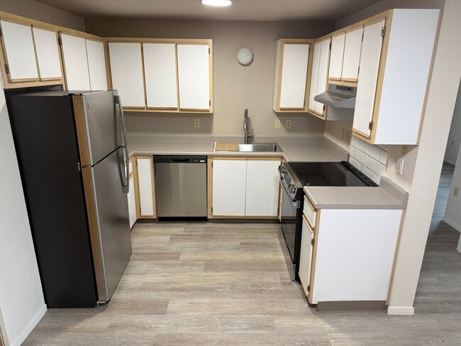 Cocina - Rose City Center Apartments - 55 and Over