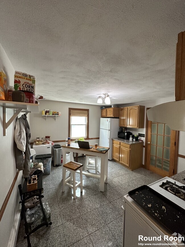 Building Photo - 19 Warwick Rd Unit 2 Rental
