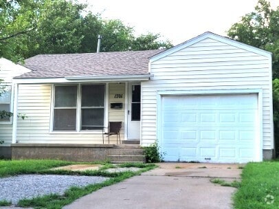 Building Photo - 1701 E Oak Ave Rental
