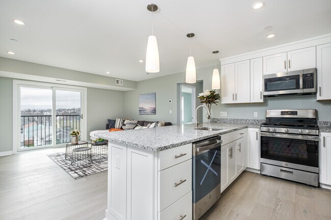 Photo - 450 American Legion Hwy Unit 505