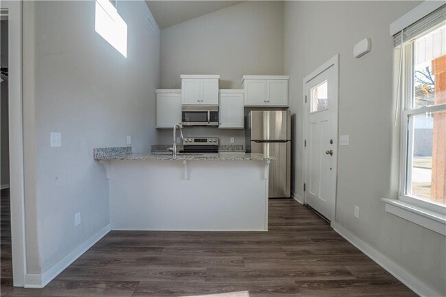 Photo - 636 N Honey Locust Bnd