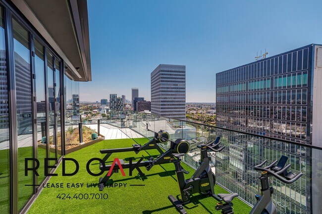 Photo - ~8 Weeks FREE~ Fully Furnished, Luxury Pri... Unit 801C