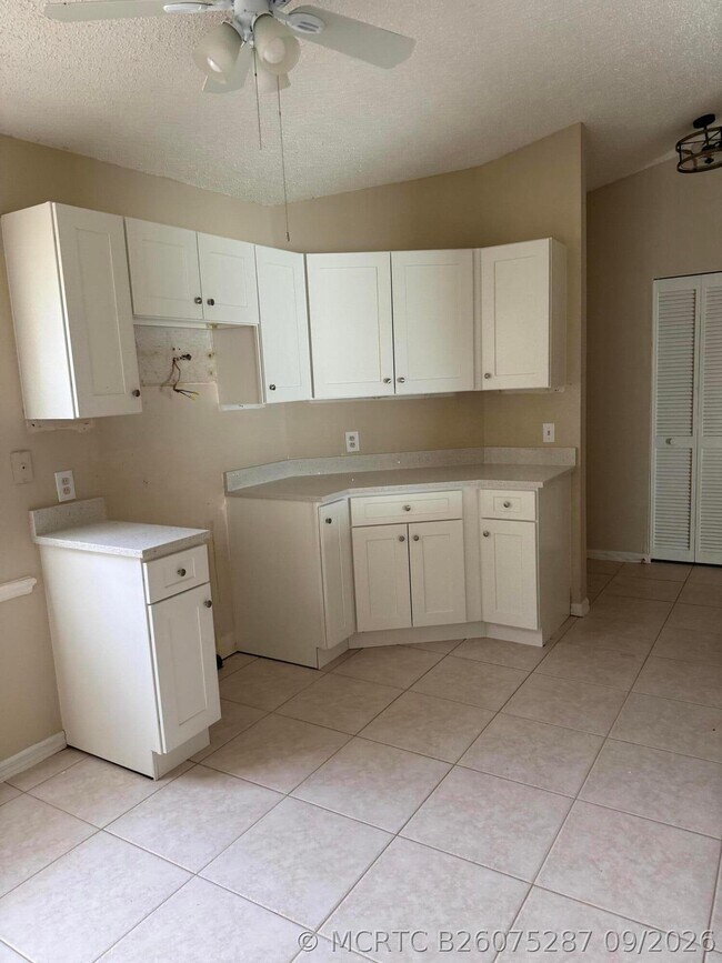 402 SW Lucero Dr