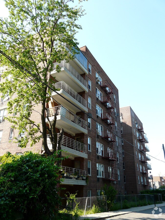 3320 Reservoir E - 3320 Reservoir E Apartments