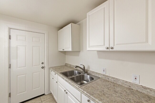 Remodeled 1 Bedroom 1 Bathroom with Easy Access  to Aurora Central and Downtown Denver!