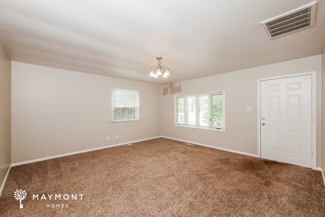 Photo - 5326 White River St