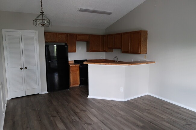 Building Photo - 6108 Abrams Rd Unit 627