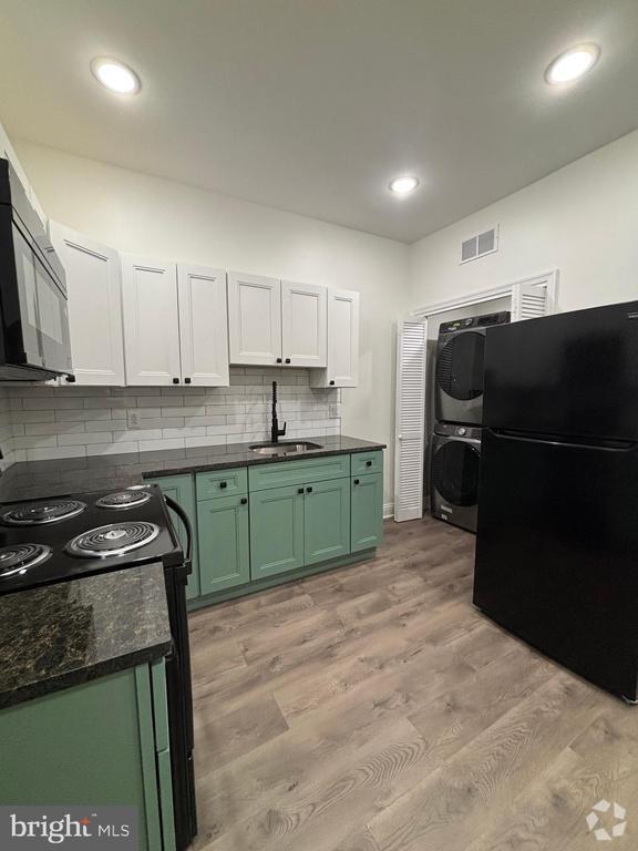 Building Photo - 5928 Delancey St Rental