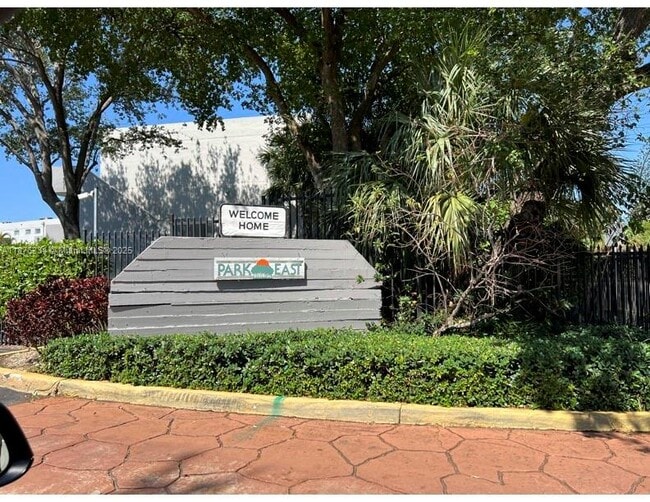 Building Photo - 10 NW 87th Ave Unit B211 Rental