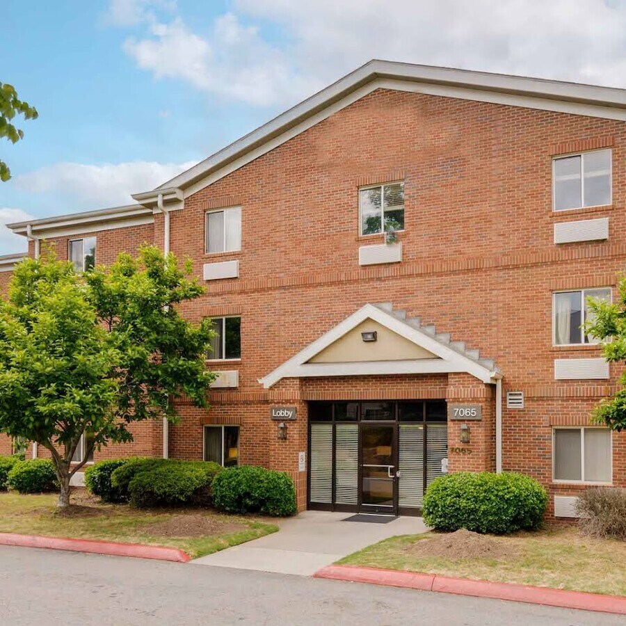 Photo - 7065 Jimmy Carter Blvd Unidad spring swallow lodge