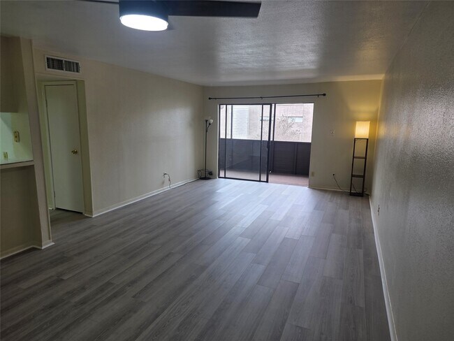 Photo - 3025 Walnut Bend Ln Unidad 21