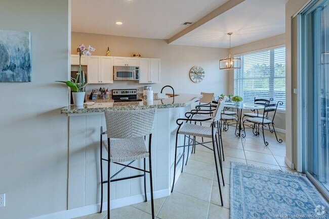Building Photo - 2371 SW Carriage Hill Terrace Unit 103 Rental