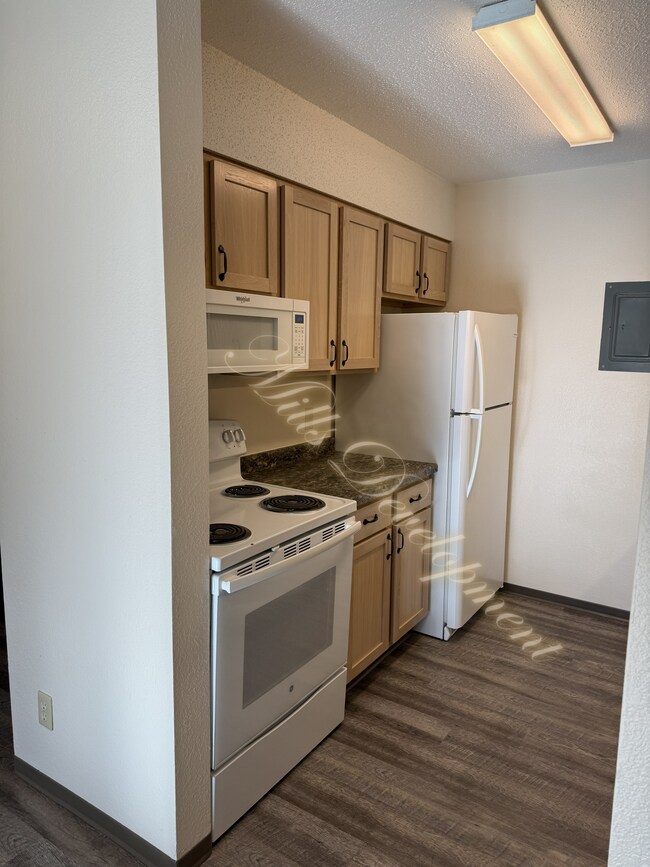 Photo - 305 W 8th St S