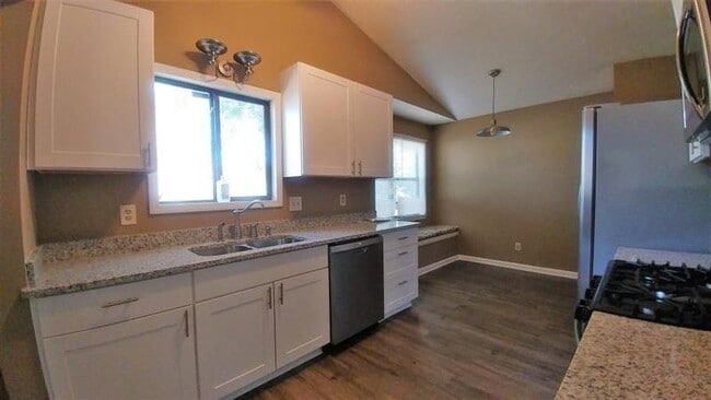 Photo - 105 Brooks Bridge Ct