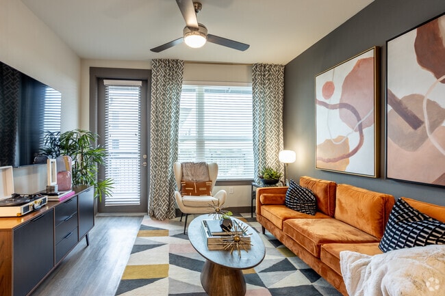 1BR, 1BA - 672SF