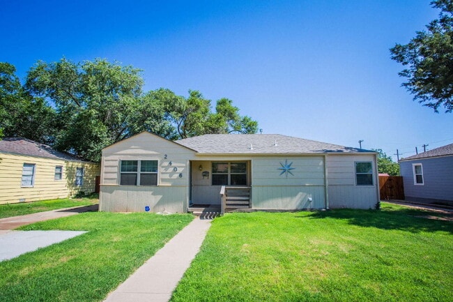 Building Photo - "Charming 3-Bedroom Home on 31st with Gleaming Hardwood Floors and 2 Full Baths!"