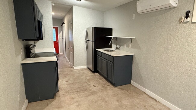 Photo - Cozy Studio for Rent — Prime Dignowity Location! Unit B