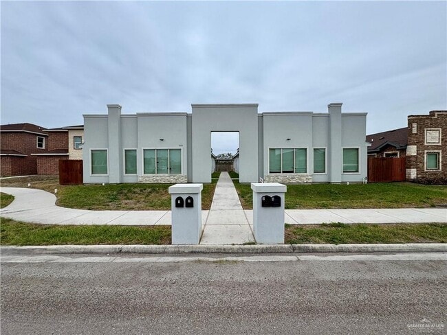 Building Photo - 2606 Primrose Ave Unit Apt 3