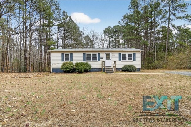 Photo - 3 Bedroom, 1 Bath Home Available