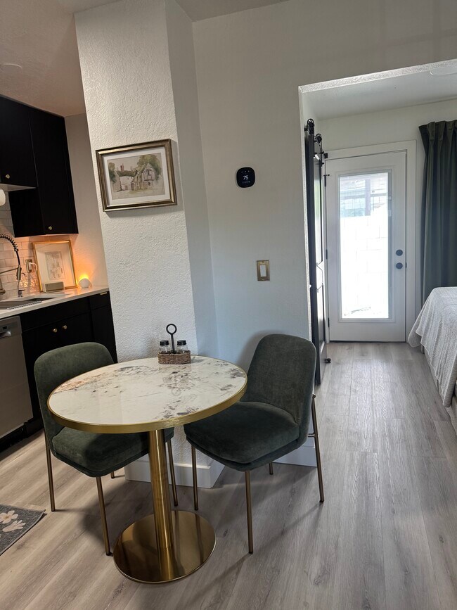 Photo - 1155 E Diamond St Unidad 1006