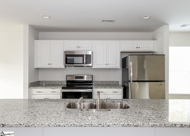 Photo - 476 Thomas Aly