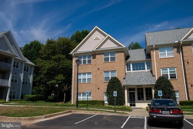 Building Photo - 12202 Burncourt Rd Unit 301 Rental