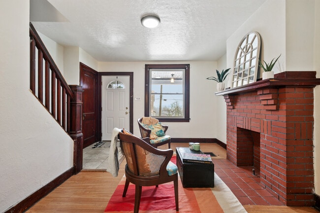 Photo - 2241 1/2 Hawthorne Ave