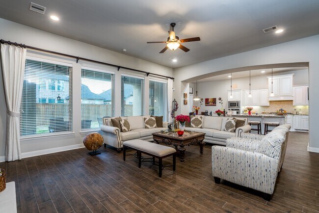 Photo - 10410 Southern Hawker