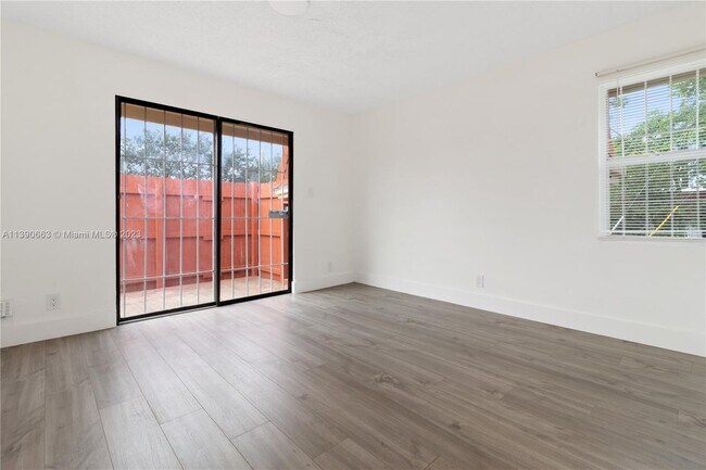 Photo - 805 NW 13th St