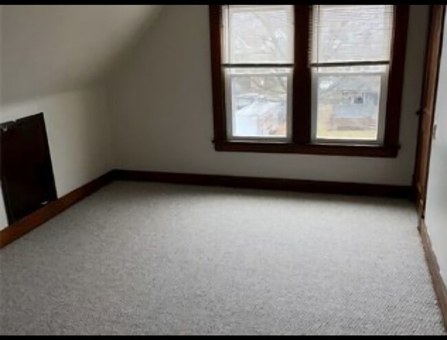 Study room - 1304 W 102nd St Unit 3rd floor