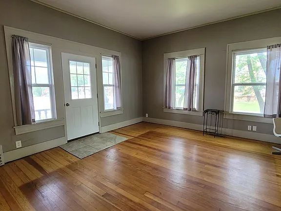 Photo - "Spacious 5-Bedroom Retreat with Fireplace Charm on S Broadway!"