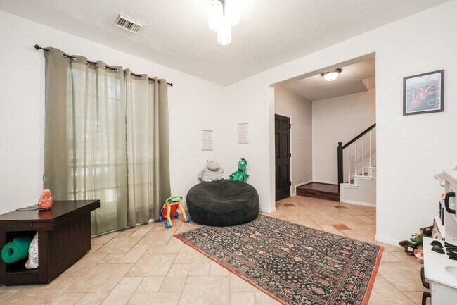 Photo - 118 Willowwood Cir