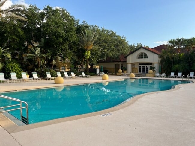 Photo - 1 Bedroom + Den Condo in Royal Greens at G...