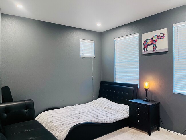 Photo - 1341 Dolomite Way