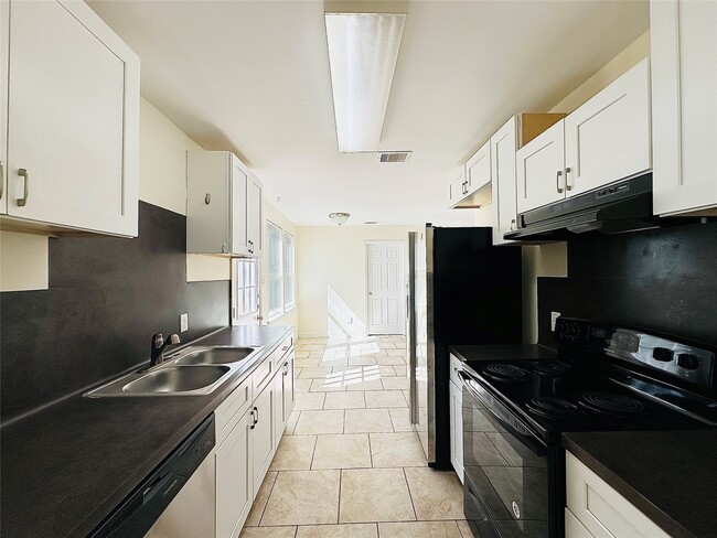 Photo - 6729 Lodge St