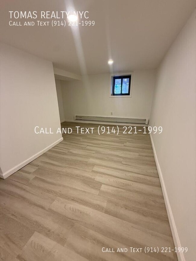 Photo - 1870 Hunt Ave