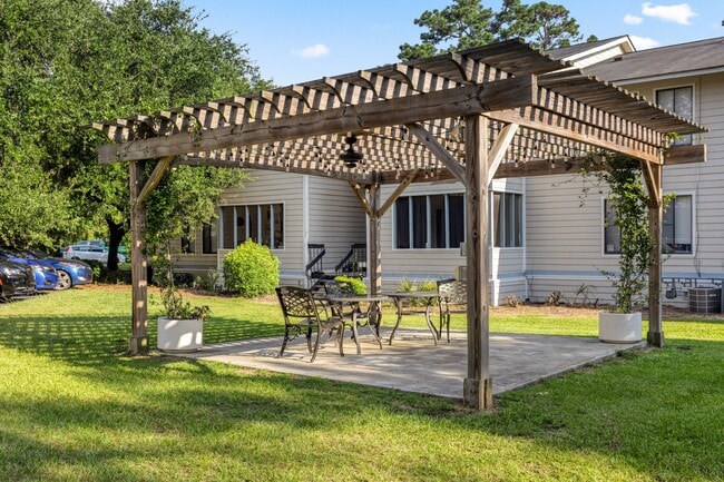 Photo - River Crossing Apartments