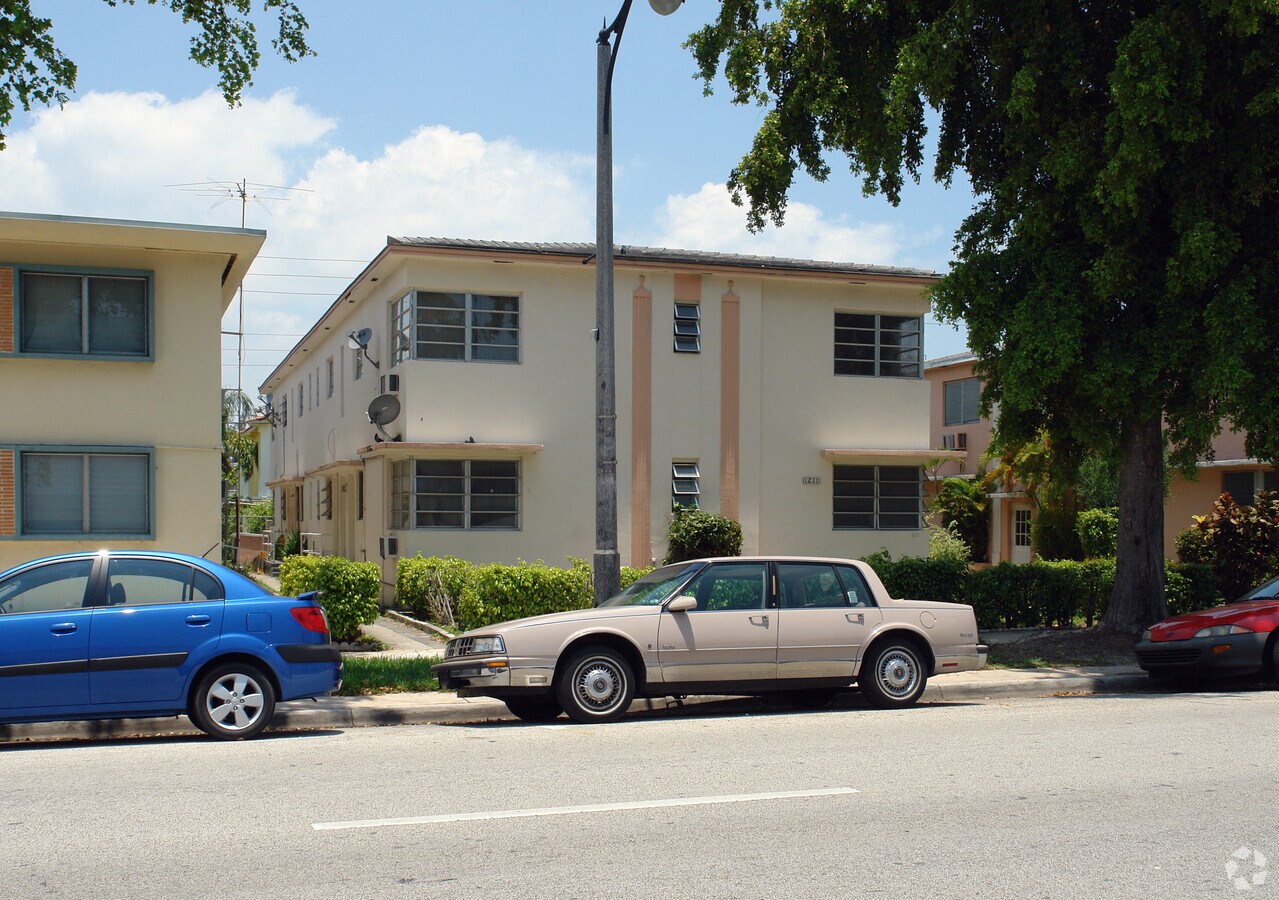 Photo - 1211 Normandy Dr Apartments