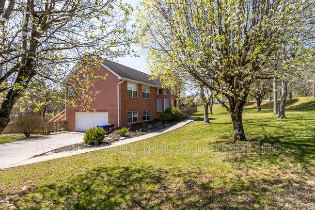 Photo - 170 Sweetgum Ln