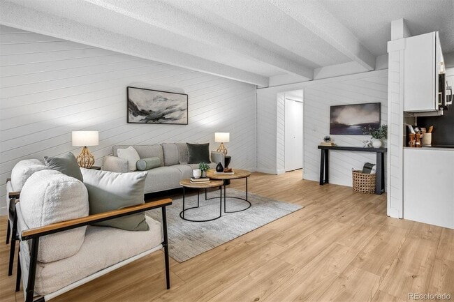 Building Photo - 800 W Belleview Ave Unit 408