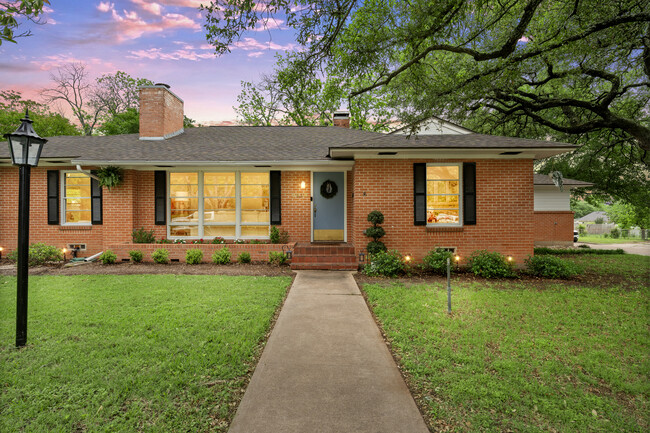 Photo - 3228 Colcord Ave House