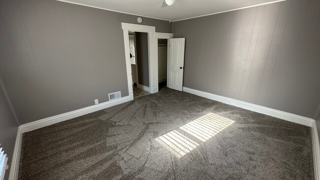 Building Photo - 610 Charles St Unit 2