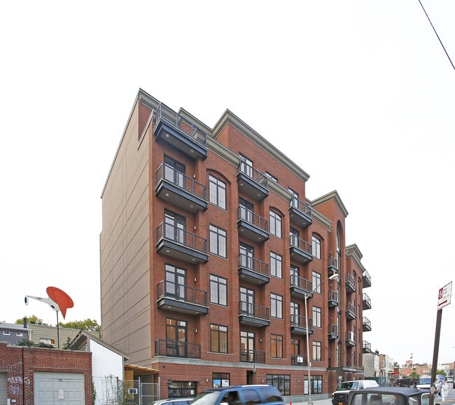 Photo - 36 Maspeth Ave