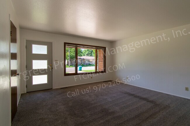 Photo - 2420 Poplar Dr