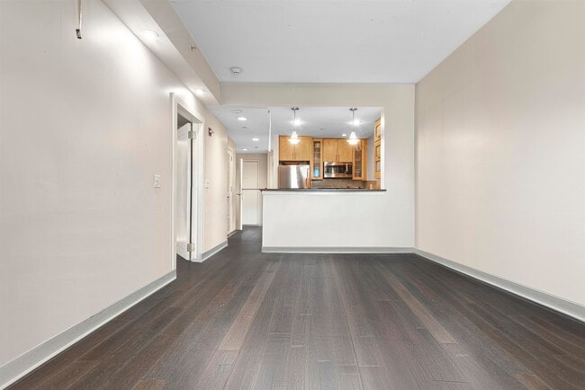 Building Photo - 3312 Hudson Ave Unit 4G