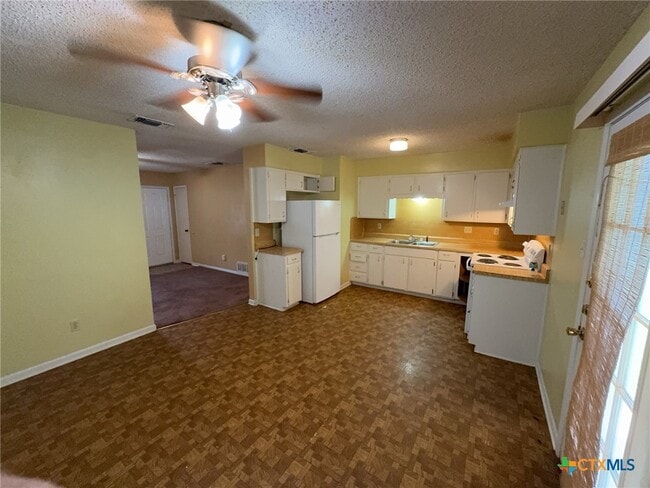 Photo - 820 Michelle Dr