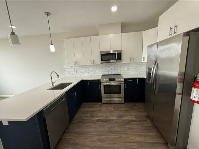 Building Photo - 10 Clark St Rental