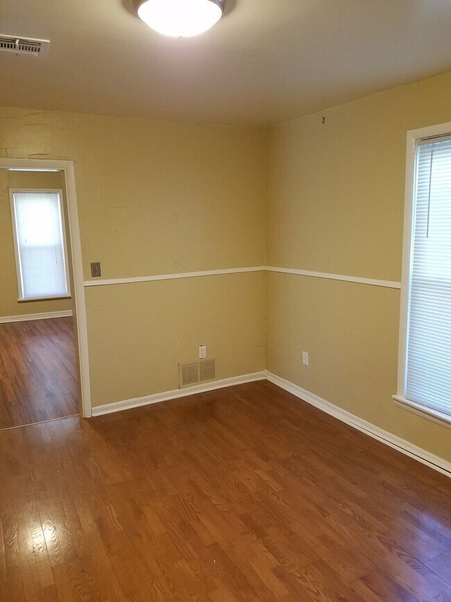 Photo - 3 bedroom 1 bathroom house in Edmond with central heat and air conditioning and washer/dryer hookup