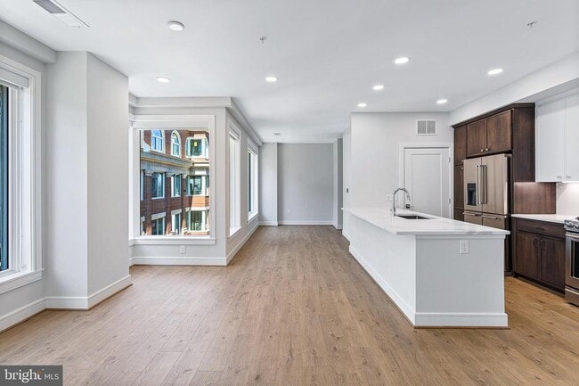 Building Photo - 635 Slaters Ln Unit 309 Rental