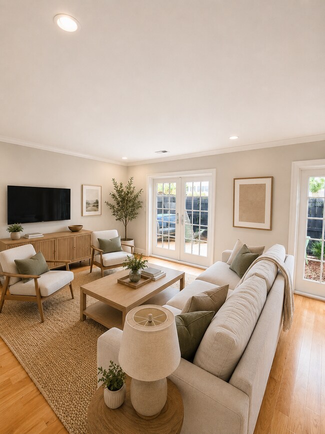 Photo - Downtown Town House - Steps to the Battery, Colonial Lake and King Street!